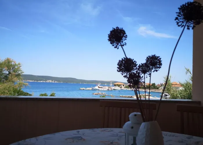 La * Neviđane